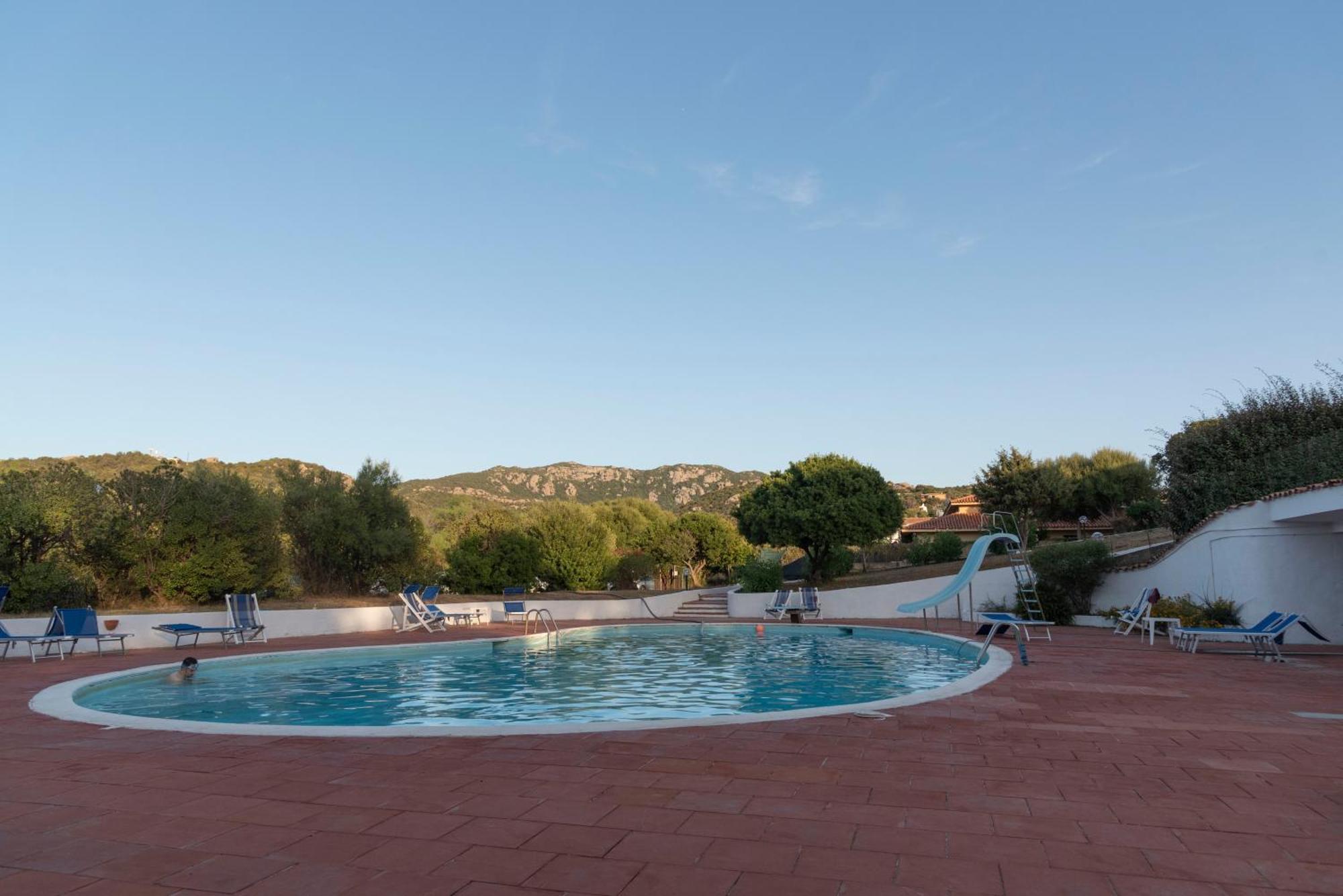Appartamento Trilocale Vista Piscina Baja Cerdeña Exterior foto