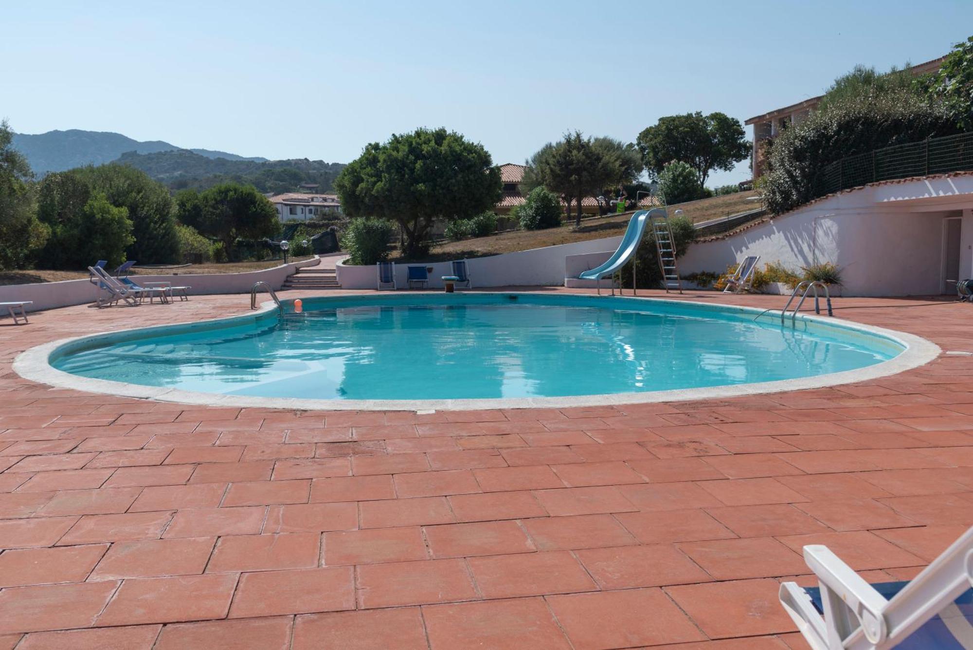 Appartamento Trilocale Vista Piscina Baja Cerdeña Exterior foto